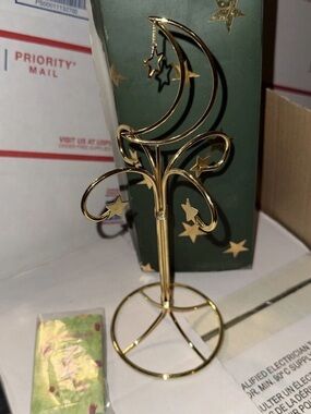 New vintage Dept. 56 Snowbabies 2002 Goldtone Ornament Holder Box Show Wear